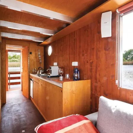 Awesome Ship In With Kitchen 3*